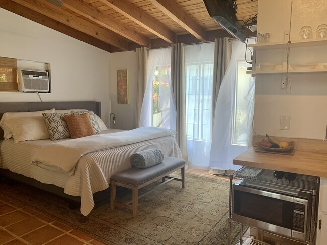 8852 Wonderland Ave, Unit Guesthouse Laurel Canyon