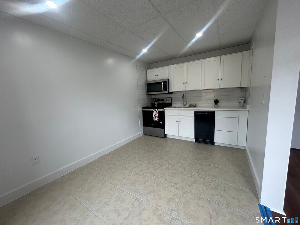 156 Garfield Ave in New London, CT - Building Photo