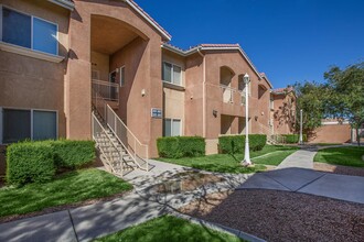 Plum Tree in Victorville, CA - Foto de edificio - Building Photo