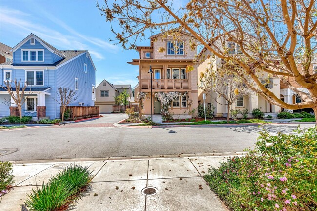 351 Pine Way in Mountain View, CA - Building Photo - Building Photo