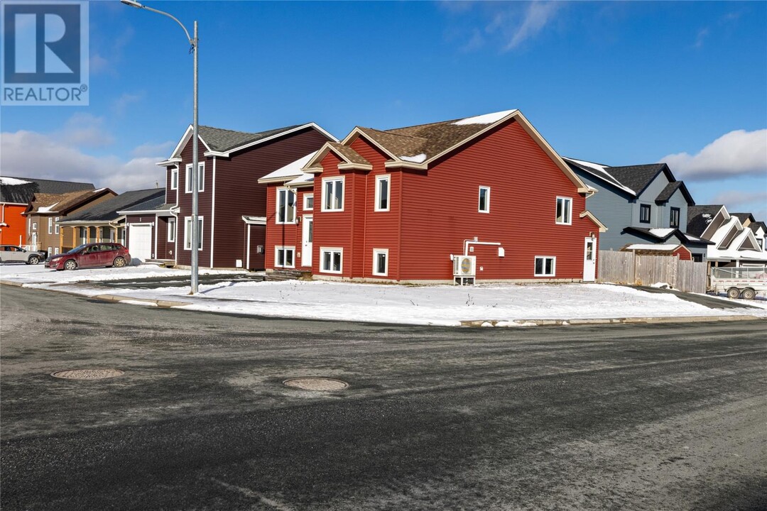 2 Bulrush Ave in St John's, NL - Building Photo