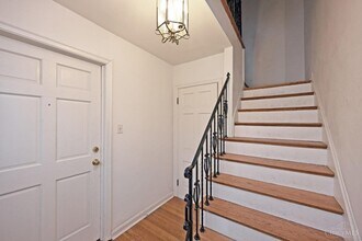 7558 Montgomery Rd in Cincinnati, OH - Building Photo - Building Photo