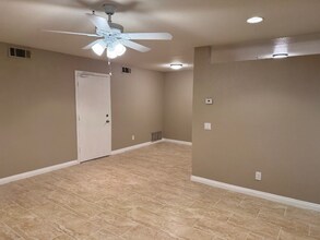 16645 Valencia Ave, Unit 2B in Fontana, CA - Foto de edificio - Building Photo