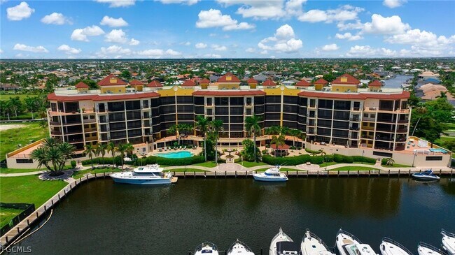 5706 Cape Harbour Dr in Cape Coral, FL - Foto de edificio - Building Photo