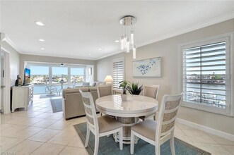 271 Southbay Dr in Naples, FL - Building Photo - Building Photo