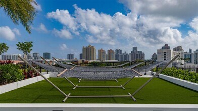 19401 W Dixie Hwy in Miami, FL - Foto de edificio - Building Photo
