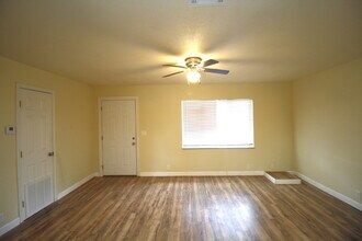 637 Ditmar St in Pensacola, FL - Foto de edificio - Building Photo