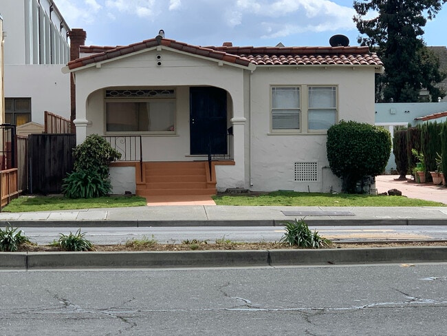 property at 515 Davis St