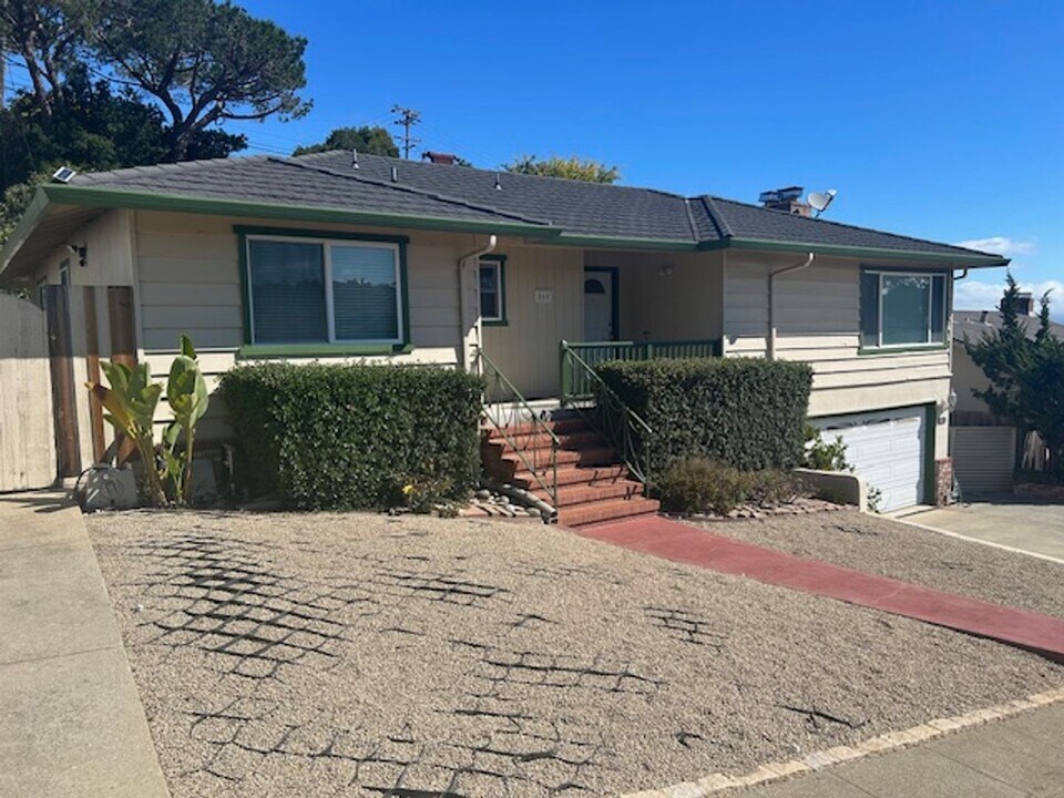 860 W Hillsdale Blvd in San Mateo, CA - Building Photo