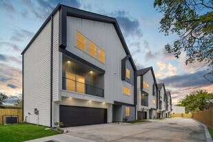 870 W Little York Rd in Houston, TX - Building Photo