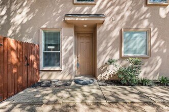 609 Rosemead Dr in Euless, TX - Building Photo - Building Photo