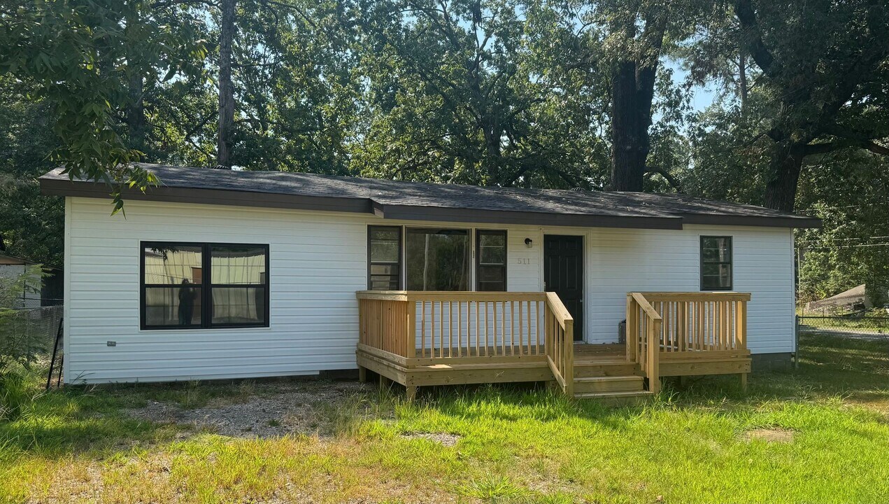 511 S Grant St in Cabot, AR - Foto de edificio