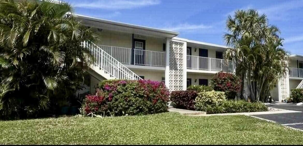813 Hummingbird Way in North Palm Beach, FL - Building Photo