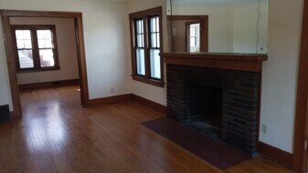 3024 High St in Des Moines, IA - Building Photo