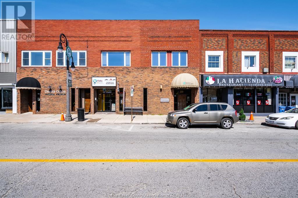 23-23 Talbot St E in Leamington, ON - Building Photo