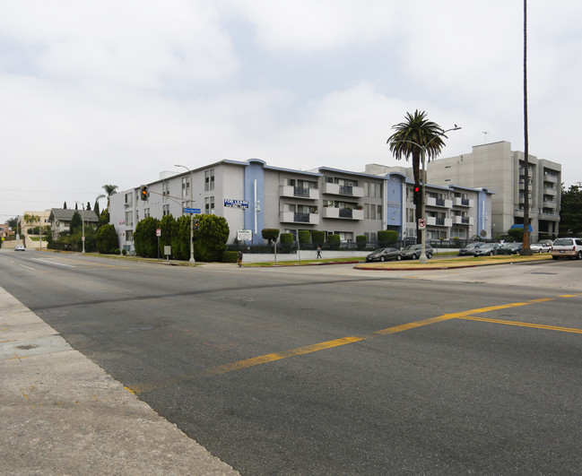 Chateau Gardens in Los Angeles, CA - Foto de edificio - Building Photo