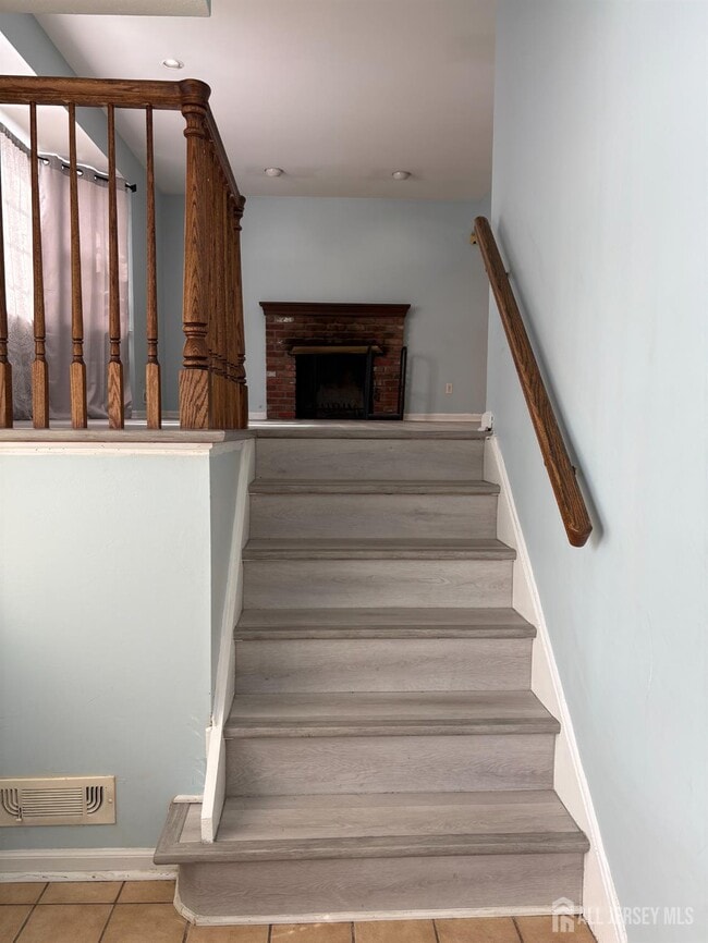 31 Tall Oaks Dr in East Brunswick, NJ - Building Photo - Building Photo