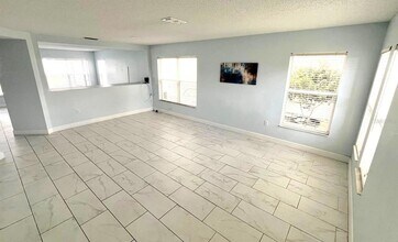 642 Elderberry Dr, Unit 2 in Davenport, FL - Building Photo - Building Photo