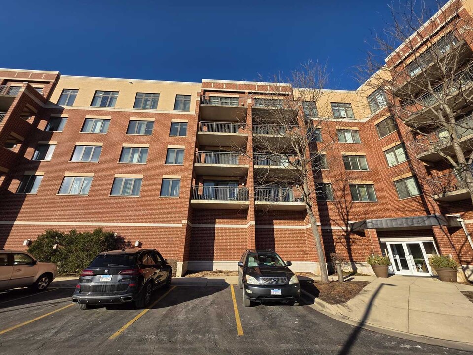 225 Main St in Roselle, IL - Foto de edificio