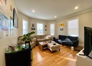 74 Berkshire St in Cambridge, MA - Building Photo - Building Photo