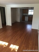 21 Thomas Ave, Unit 6 in Bourne, MA - Foto de edificio - Building Photo