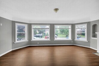 1126 E 81st Pl in Chicago, IL - Building Photo - Building Photo