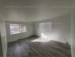 445 E 1st N, Unit 445 in St Anthony, ID - Foto de edificio - Building Photo