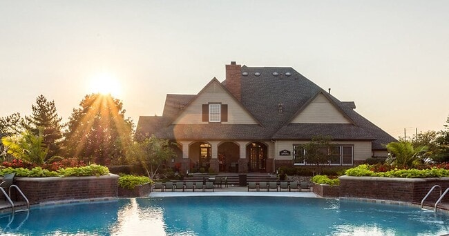 The Manor Homes of Arborwalk Apartments