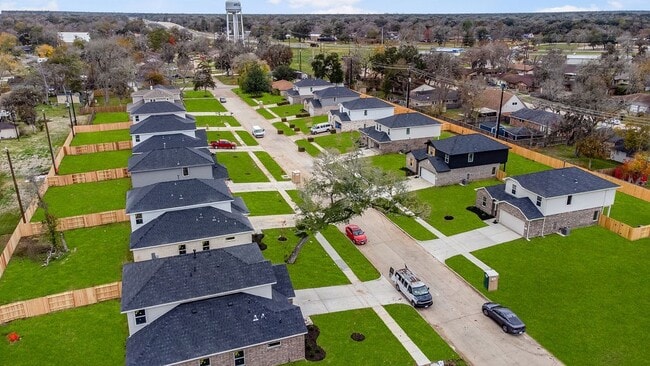 property at 408 Magnolia Ln