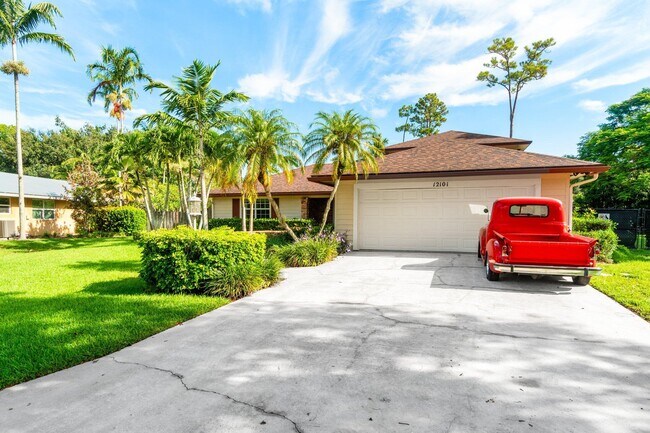 12101 Tumbleweed Ct in Wellington, FL - Building Photo - Building Photo
