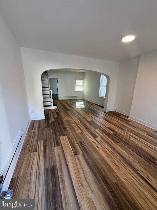 50 E Bringhurst St in Philadelphia, PA - Building Photo