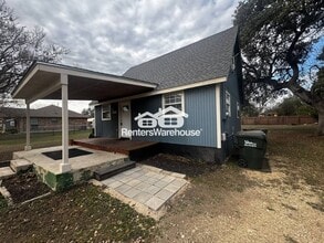 406 S Main St in Kyle, TX - Building Photo - Building Photo