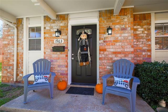 property at 1963 Shorewood Dr