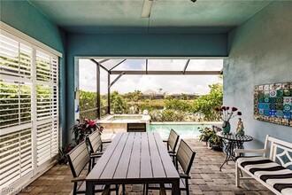 7157 Dominica Dr in Naples, FL - Foto de edificio - Building Photo