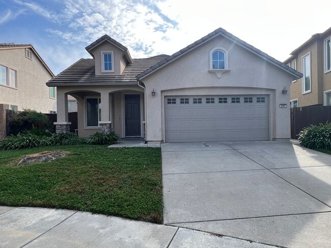 2467 Bear River Ct in West Sacramento, CA - Building Photo - Building Photo