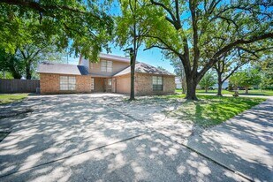 6731 Inwood W Dr in Houston, TX - Building Photo