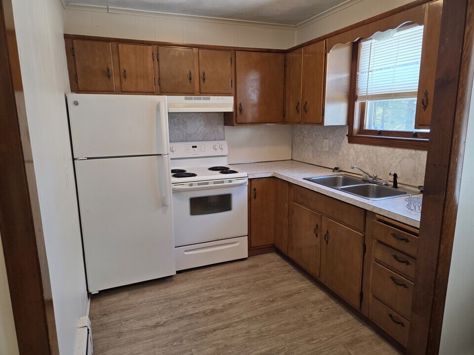 2 School Ct, Unit 2B in Bristol, RI - Building Photo