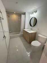 16385 Biscayne Blvd in Aventura, FL - Building Photo - Building Photo