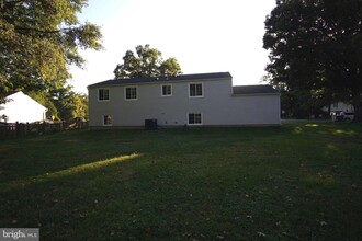 107 Forest Ridge Dr in Sterling, VA - Building Photo - Building Photo