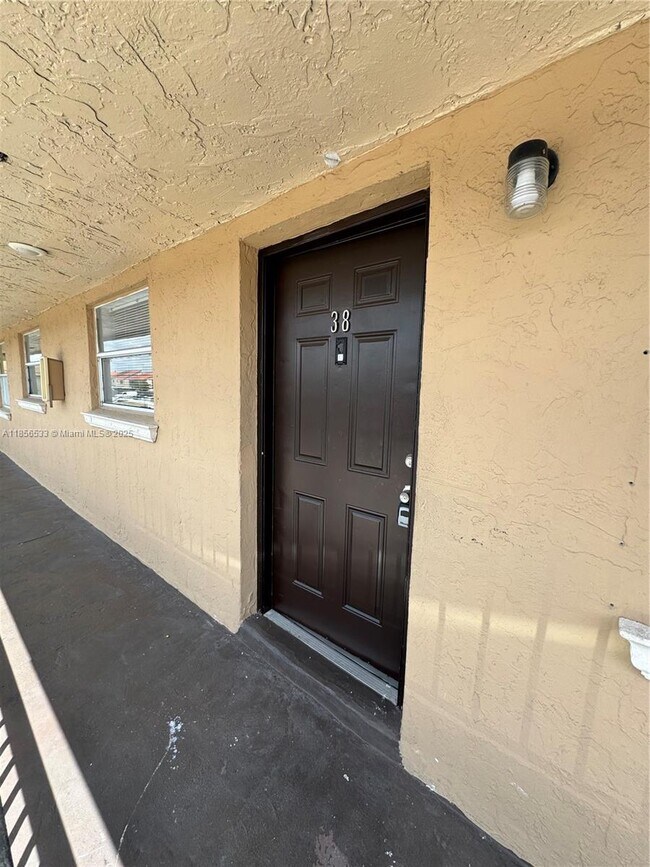 5491 W 24th Ave in Hialeah, FL - Building Photo - Building Photo