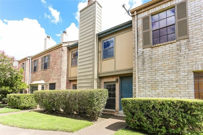 9901 Sharpcrest St in Houston, TX - Building Photo - Building Photo