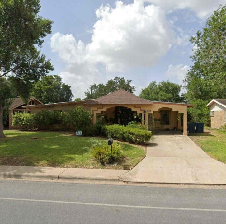 244 E Los Ebanos Blvd in Brownsville, TX - Building Photo