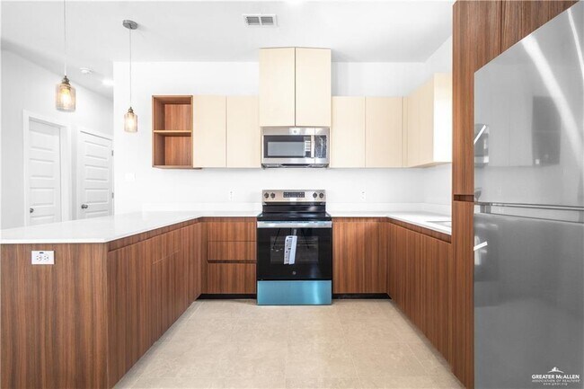 10 N Onyx Ave in Edinburg, TX - Foto de edificio - Building Photo