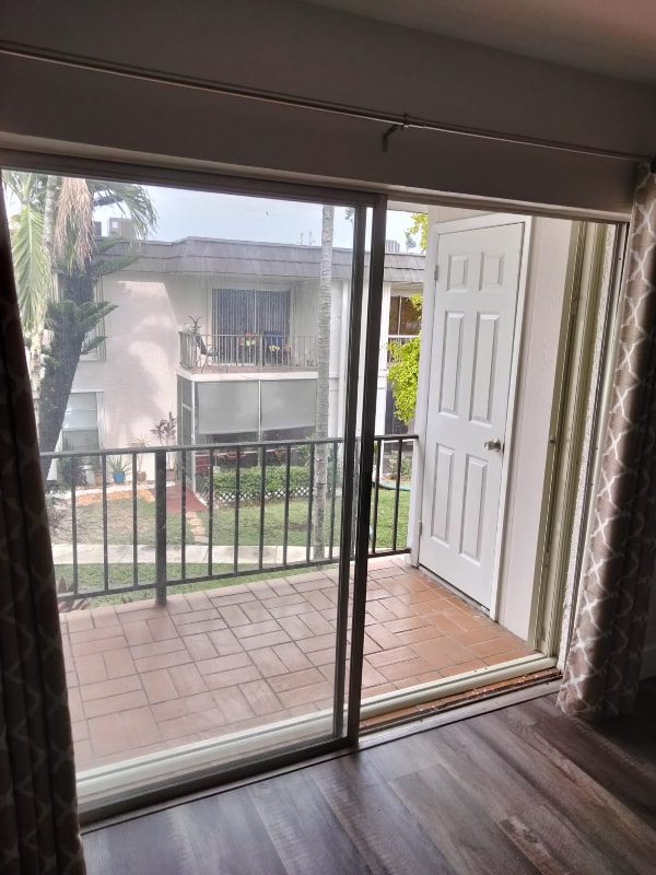 property at 10395 N Kendall Dr