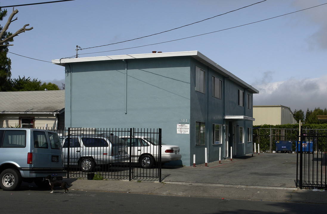 301 Pacific Ave in Redwood City, CA - Building Photo