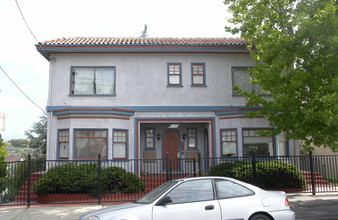 1074 E 33rd St in Oakland, CA - Building Photo - Building Photo