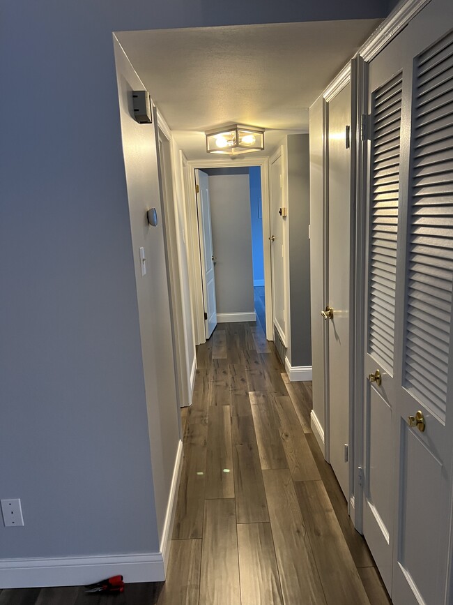 4298 Chateau de Ville Dr, Unit F in St. Louis, MO - Building Photo - Building Photo