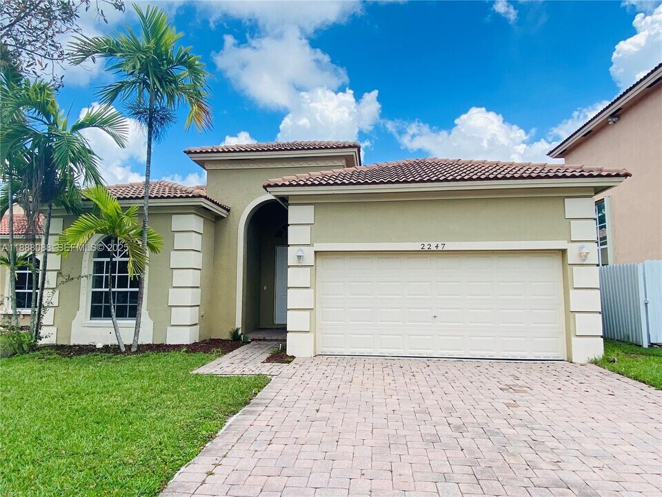 2247 Portofino Ave in Homestead, FL - Building Photo