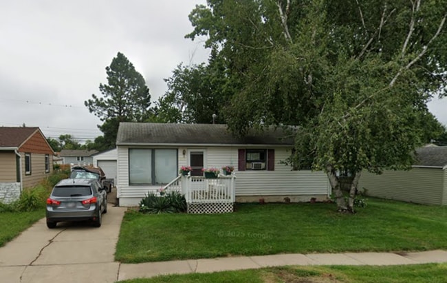 property at 808 N Garfield Ave