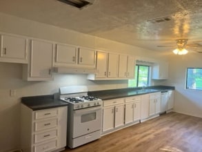 8615 Beaumont Dr in Beaumont, TX - Building Photo - Building Photo